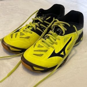 Mizuno volleyball shoes